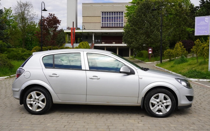 Opel Astra cena 9999 przebieg: 341000, rok produkcji 2010 z Katowice małe 631